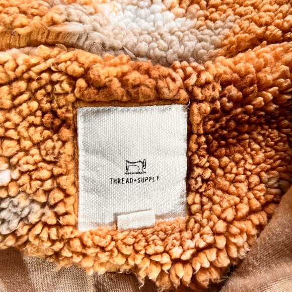 Thread + Supply Medium Pullover Fleece with pockets - Picture 2 of 13